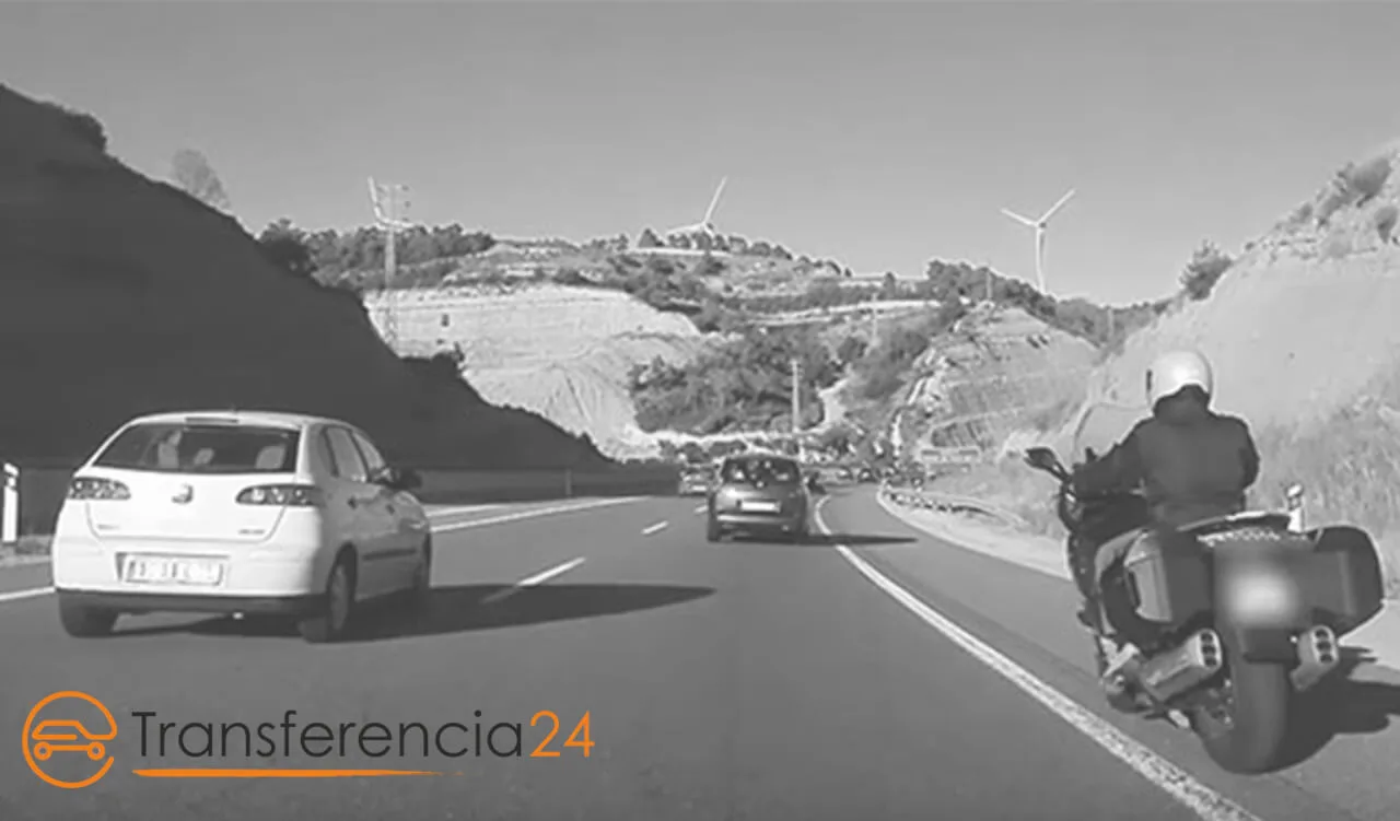 Circulación de las motos por el arcén, nueva norma DGT