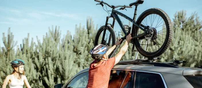 ¿Cómo transportar las bicicletas en el coche?