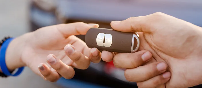 ¿Cómo hacer una transferencia de un coche con el DNI caducado?